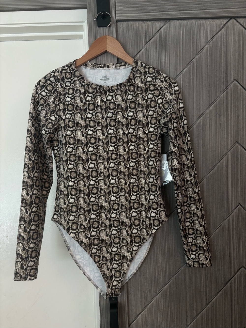 NWT Good American Snakeskin Print Crew Neck Bodysuit Size 3 Large - Picture 5 of 13